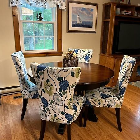 Cozy Bungalow Just Minutes From Mystic, Westerly Beaches, Boating And Casinos! Bungalow Groton Eksteriør bilde