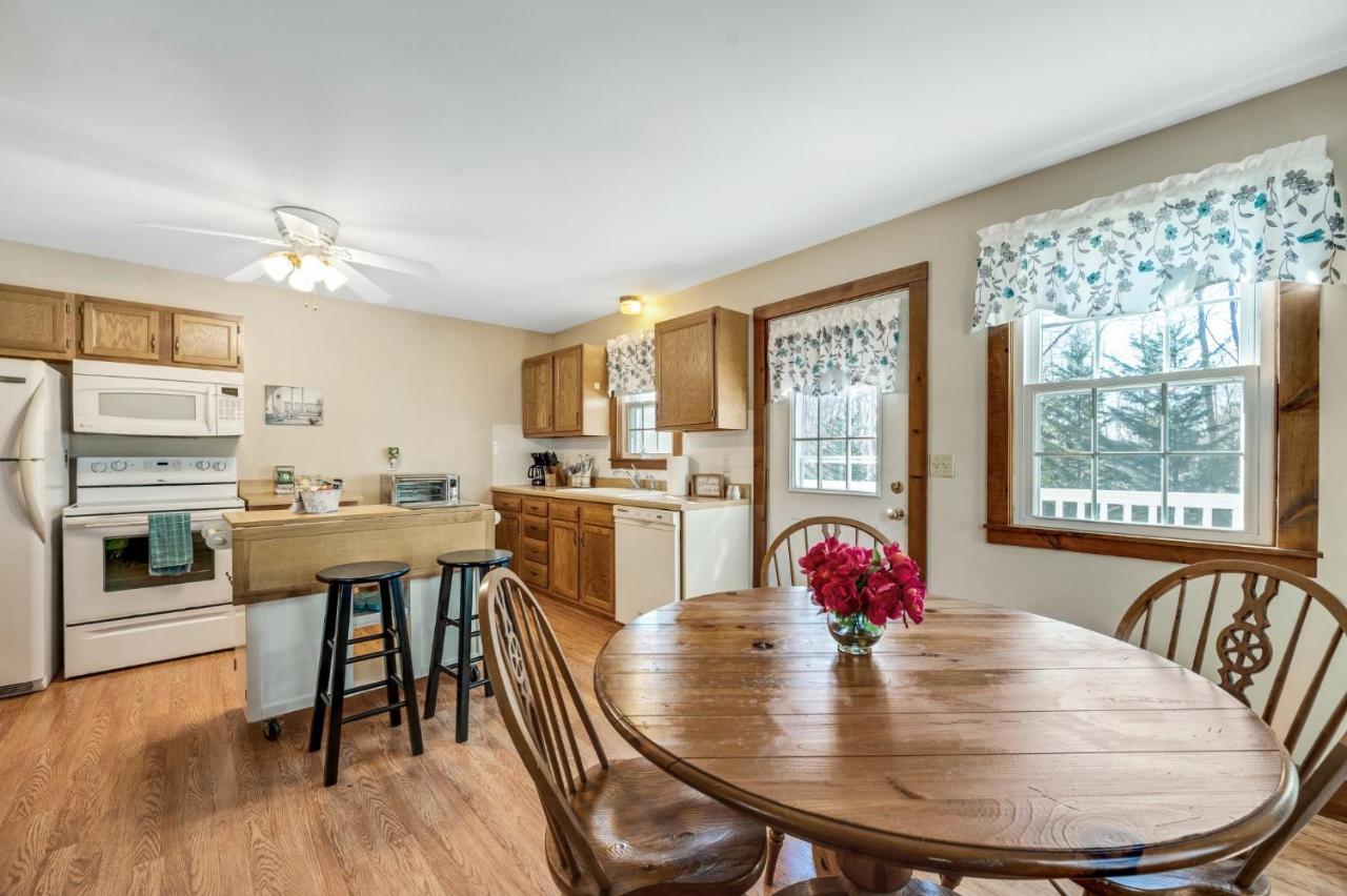 Cozy Bungalow Just Minutes From Mystic, Westerly Beaches, Boating And Casinos! Bungalow Groton Eksteriør bilde