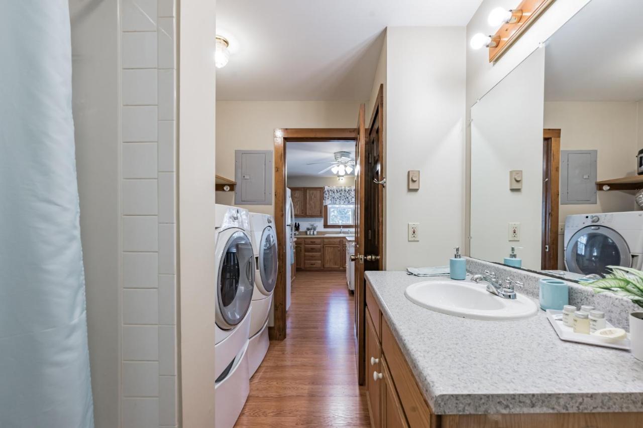 Cozy Bungalow Just Minutes From Mystic, Westerly Beaches, Boating And Casinos! Bungalow Groton Eksteriør bilde
