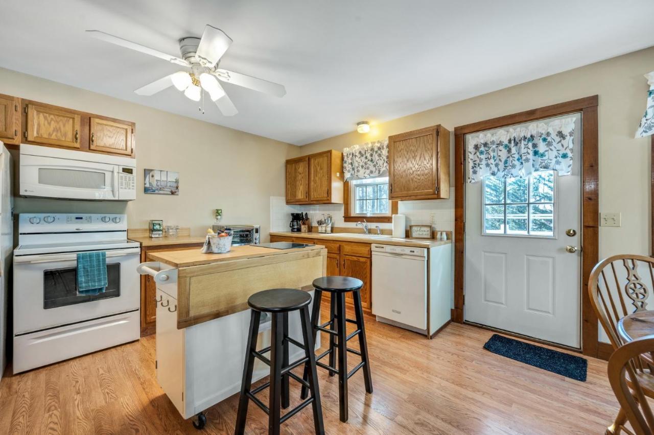 Cozy Bungalow Just Minutes From Mystic, Westerly Beaches, Boating And Casinos! Bungalow Groton Eksteriør bilde