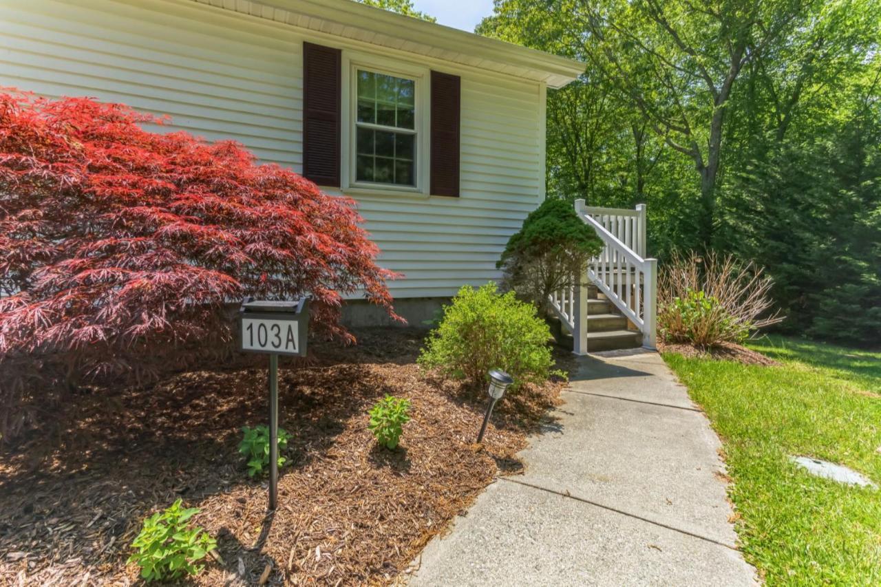 Cozy Bungalow Just Minutes From Mystic, Westerly Beaches, Boating And Casinos! Bungalow Groton Eksteriør bilde