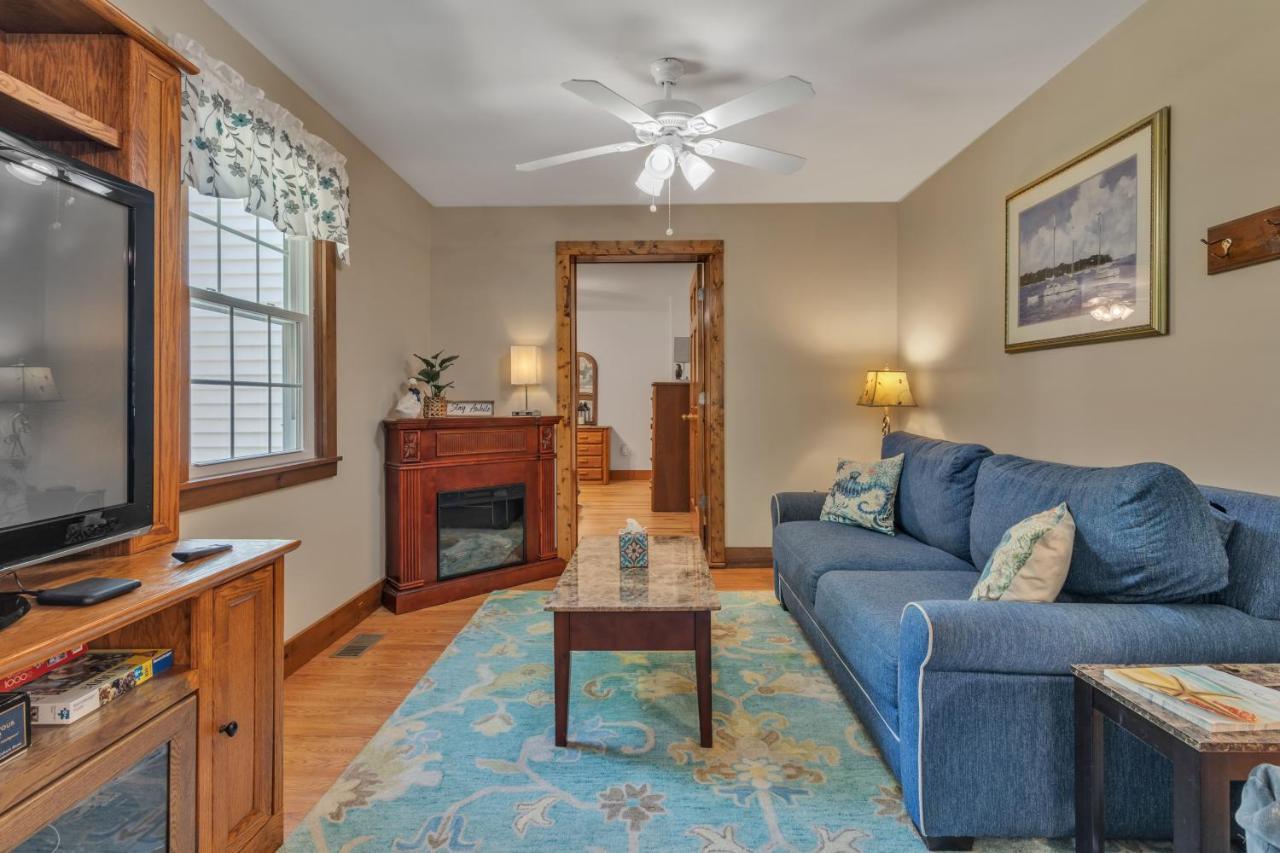 Cozy Bungalow Just Minutes From Mystic, Westerly Beaches, Boating And Casinos! Bungalow Groton Eksteriør bilde