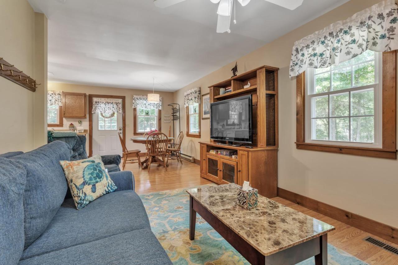 Cozy Bungalow Just Minutes From Mystic, Westerly Beaches, Boating And Casinos! Bungalow Groton Eksteriør bilde