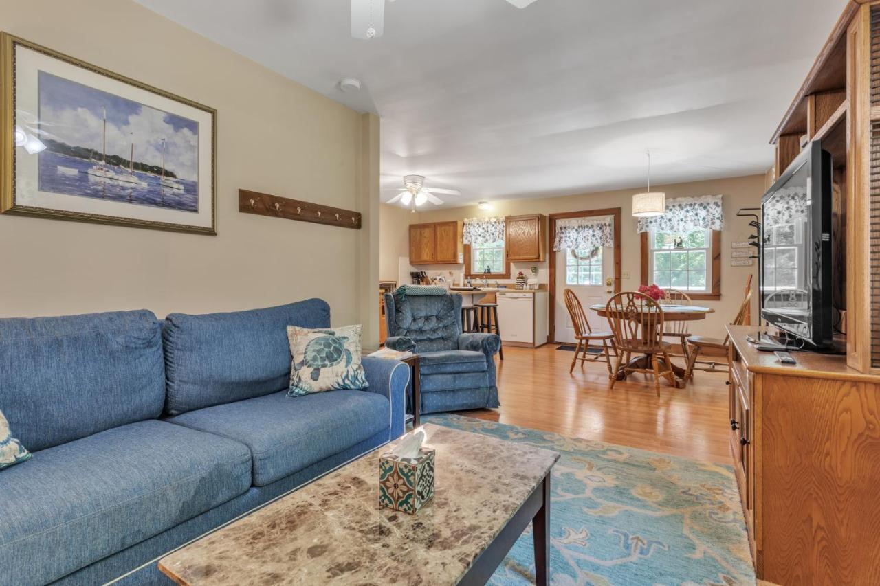 Cozy Bungalow Just Minutes From Mystic, Westerly Beaches, Boating And Casinos! Bungalow Groton Eksteriør bilde