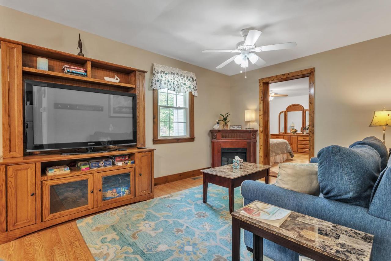 Cozy Bungalow Just Minutes From Mystic, Westerly Beaches, Boating And Casinos! Bungalow Groton Eksteriør bilde