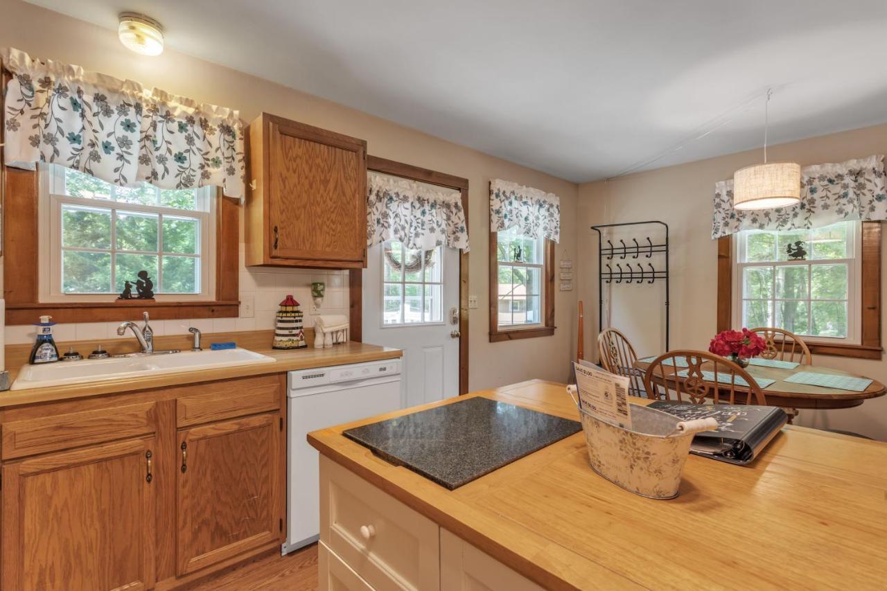 Cozy Bungalow Just Minutes From Mystic, Westerly Beaches, Boating And Casinos! Bungalow Groton Eksteriør bilde