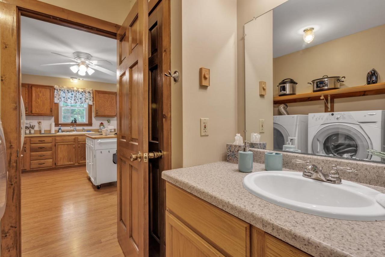 Cozy Bungalow Just Minutes From Mystic, Westerly Beaches, Boating And Casinos! Bungalow Groton Eksteriør bilde