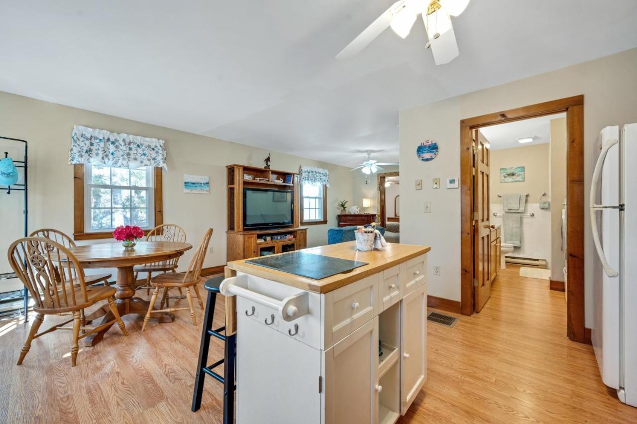 Cozy Bungalow Just Minutes From Mystic, Westerly Beaches, Boating And Casinos! Bungalow Groton Eksteriør bilde